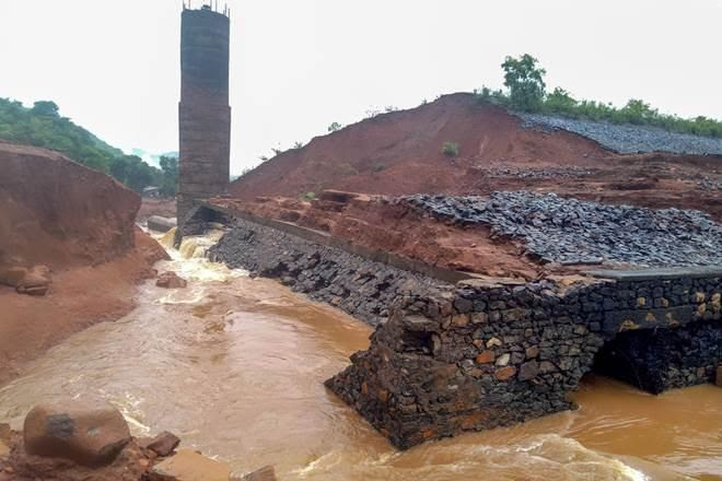 मॉनसून 2019: डूबती मुंबई, पानी को तरसता देश