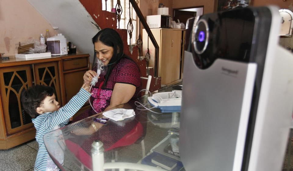 दिल्ली में सांस लेना मुश्किल, AQI पहुंचा 999 पर