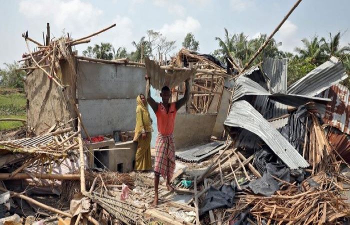 बंगाल में चक्रवाती तूफान अम्फान का कहर