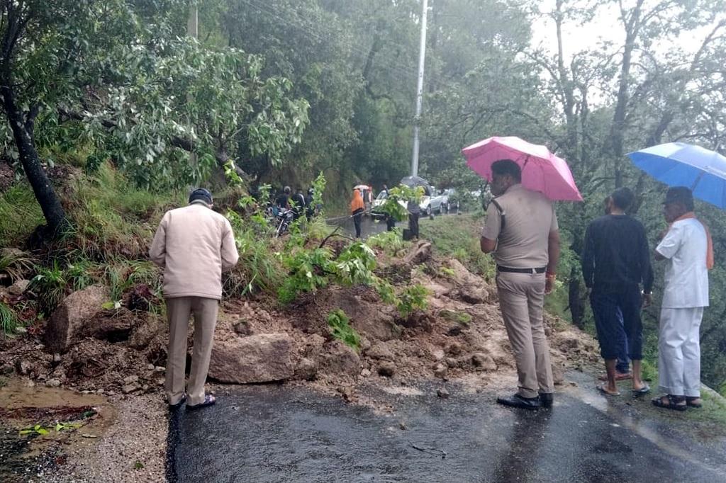 उत्तराखंड में 60 घंटे तक लगातार भारी बारिश, नदियों का जलस्तर बढ़ा