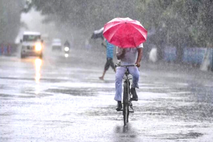 केरल में मॉनसून 3 दिन पहले पहुंचा, दिल्ली में अंधड़